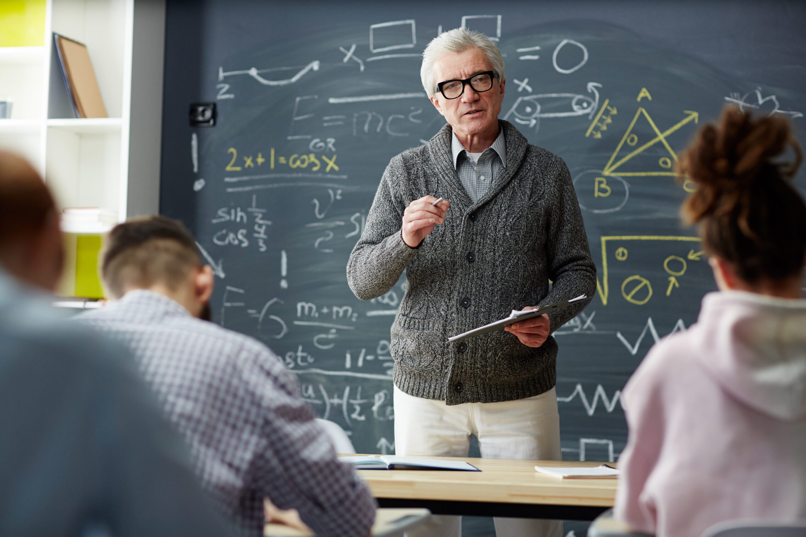 You are currently viewing Zarobki nauczycieli – ile wynosi wynagrodzenie nauczyciela?